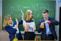 Репортаж на уроке химии - старшие классы (Беляев Дениc) фото